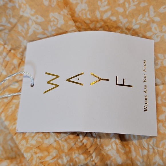 WAYF NAIMA shorts NWT elastic waist with pockets sz.S peach with white flowers - Picture 6 of 7